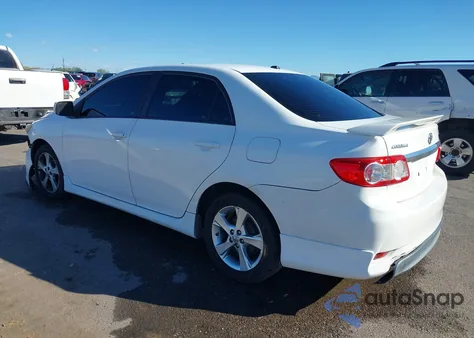 2011 Toyota Corolla S z USA, uszkodzony, nr VIN 2T1BU4EE0BC744618